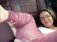 Chubby girl masturbates until she squirts in her car!